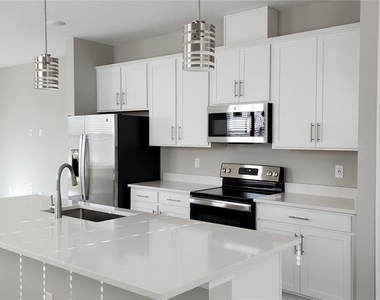 932 Blue Creek Drive - Photo Thumbnail 8