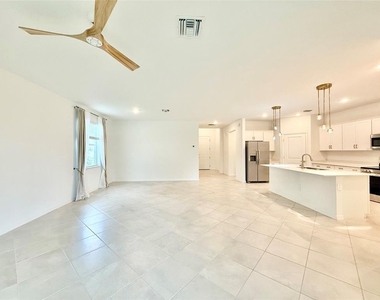 10995 Pinot Drive - Photo Thumbnail 7