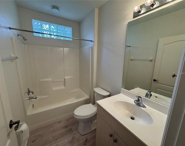 315 Auburn Woods Circle - Photo Thumbnail 14