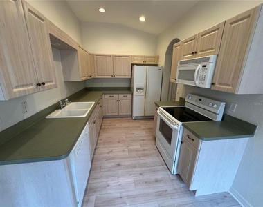 315 Auburn Woods Circle - Photo Thumbnail 4