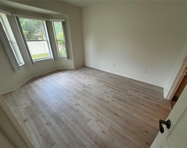 315 Auburn Woods Circle - Photo Thumbnail 7