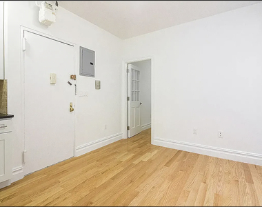 325 East 78th Street - Photo Thumbnail 1