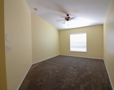 1702 Holton Road - Photo Thumbnail 10