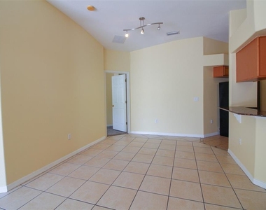1702 Holton Road - Photo Thumbnail 5