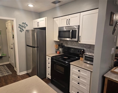 7605 Sw 7th Place - Photo Thumbnail 6