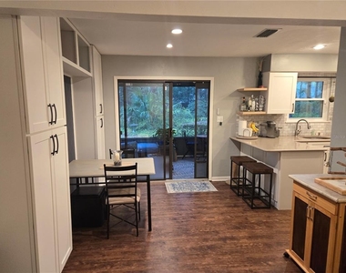 7605 Sw 7th Place - Photo Thumbnail 4