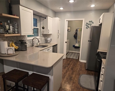 7605 Sw 7th Place - Photo Thumbnail 5