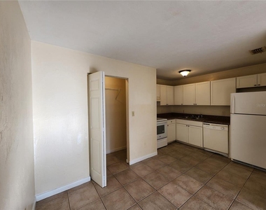 2529 Nw 62 Place - Photo Thumbnail 4