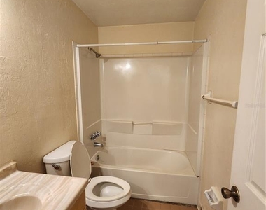 2529 Nw 62 Place - Photo Thumbnail 20