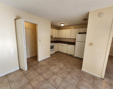 2529 Nw 62 Place - Photo Thumbnail 5