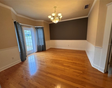 5020 Nw 10th Place - Photo Thumbnail 2