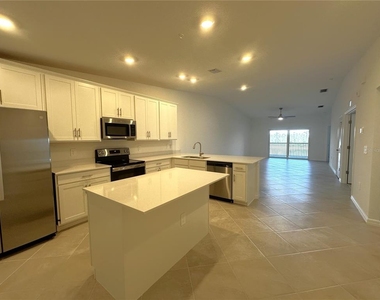 14271 Heritage Landing Blvd Boulevard - Photo Thumbnail 2