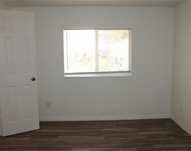 3316 W 26th Street - Photo Thumbnail 13