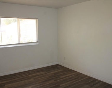 3316 W 26th Street - Photo Thumbnail 14
