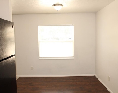 3316 W 26th Street - Photo Thumbnail 4