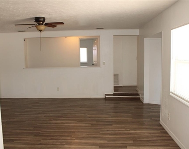 3316 W 26th Street - Photo Thumbnail 9