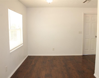 3316 W 26th Street - Photo Thumbnail 5
