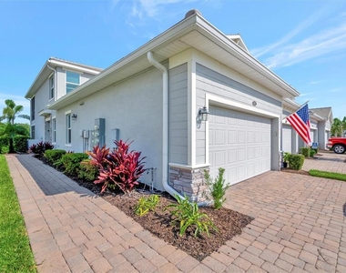 947 Tidewater Shores Loop - Photo Thumbnail 3