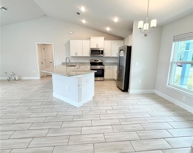 4865 Manila Avenue - Photo Thumbnail 3