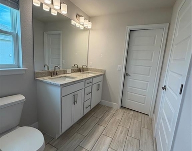 4865 Manila Avenue - Photo Thumbnail 32