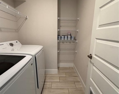 4865 Manila Avenue - Photo Thumbnail 35