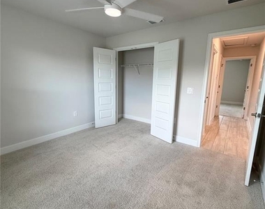 4865 Manila Avenue - Photo Thumbnail 22