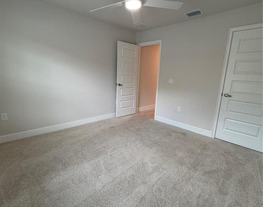 4865 Manila Avenue - Photo Thumbnail 13