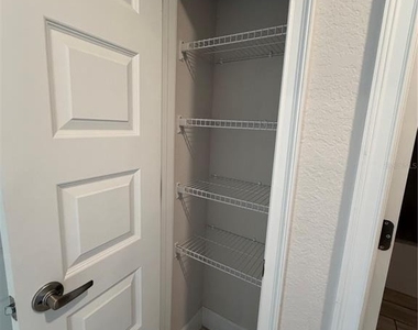 4865 Manila Avenue - Photo Thumbnail 19