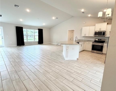 4865 Manila Avenue - Photo Thumbnail 2