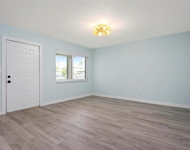 1258 Barbara Drive - Photo Thumbnail 5