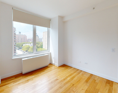 808 Columbus Ave - Photo Thumbnail 3