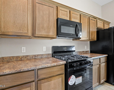806 Hc Gilbert Minjares Drive - Photo Thumbnail 7