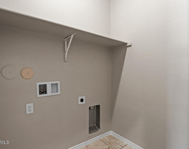 806 Hc Gilbert Minjares Drive - Photo Thumbnail 10