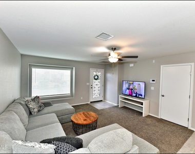 5129 Rose Elise Street - Photo Thumbnail 8