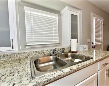 5129 Rose Elise Street - Photo Thumbnail 15