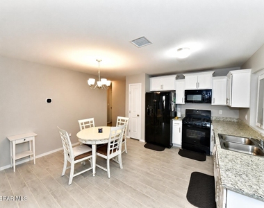 5129 Rose Elise Street - Photo Thumbnail 10