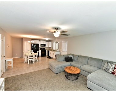 5129 Rose Elise Street - Photo Thumbnail 5