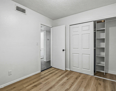 4609 Skylark Way - Photo Thumbnail 15