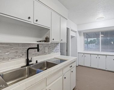 4609 Skylark Way - Photo Thumbnail 8