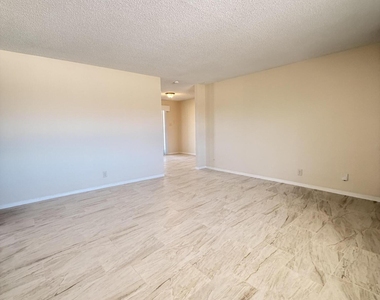 5726 Waycross Avenue - Photo Thumbnail 3