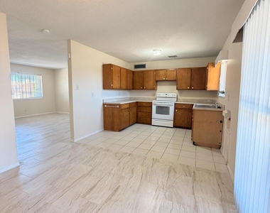 5726 Waycross Avenue - Photo Thumbnail 5