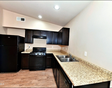 916 Villa Seca Drive - Photo Thumbnail 15