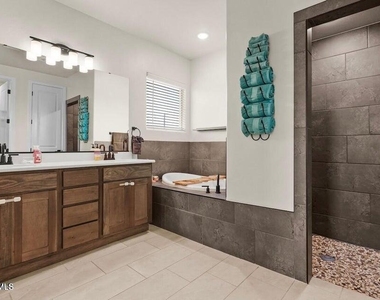 13183 Emerald Isle Street - Photo Thumbnail 11
