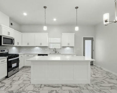 11496 Summer Drive - Photo Thumbnail 12