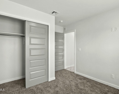 11496 Summer Drive - Photo Thumbnail 5