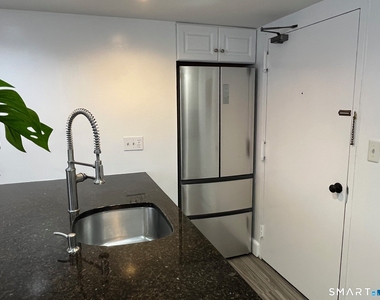 60 Strawberry Hill Avenue - Photo Thumbnail 11
