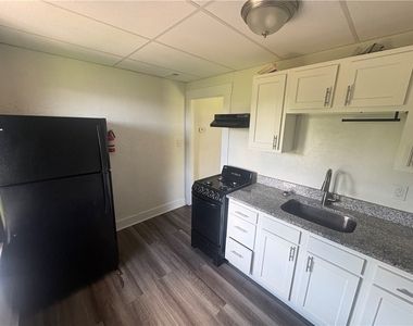 421 Ohio Ave - Photo Thumbnail 3