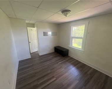 421 Ohio Ave - Photo Thumbnail 1