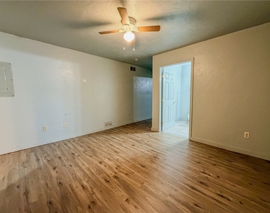 548 Hansen Ave - Photo Thumbnail 7