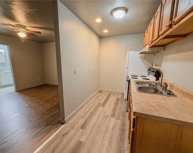 548 Hansen Ave - Photo Thumbnail 4